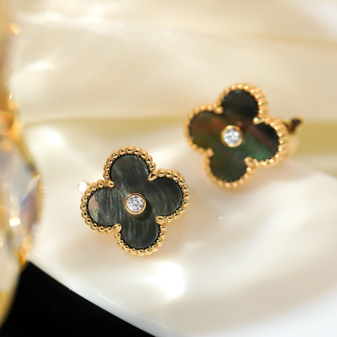 Grey Solitaire Zircon Four-Leaf Clover Earrings