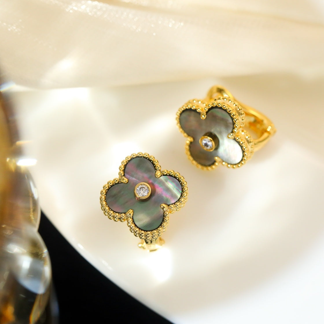 Grey Solitaire Zircon Four-Leaf Clover Earrings